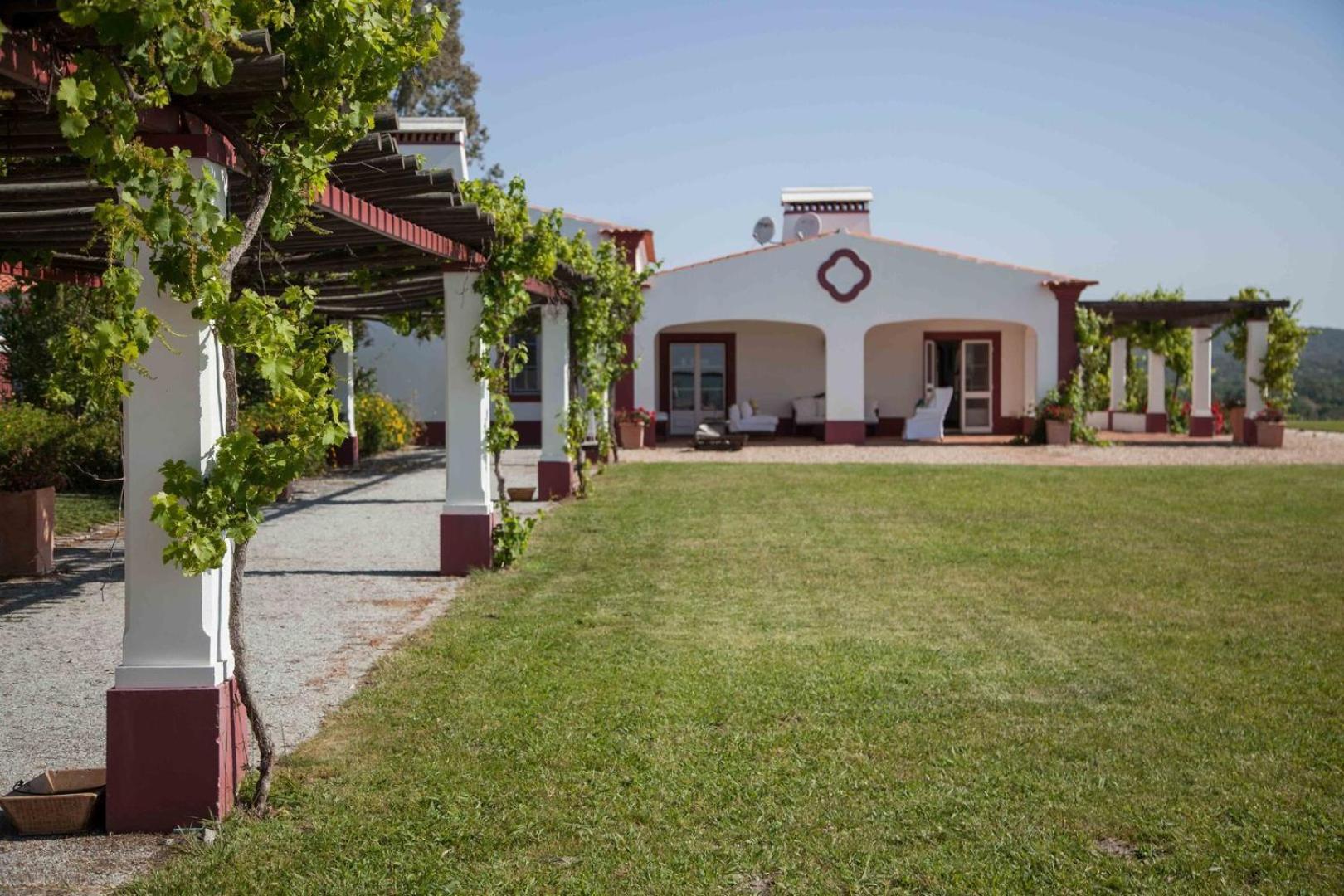 הוילה מונטרמור-או-נובו Stunning Mansion In Sao Cristovao מראה חיצוני תמונה